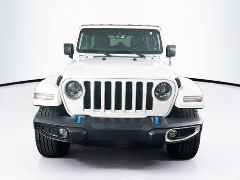 Used 2023 Jeep Wrangler Unlimited Sahara w/ Cold Weather Group AWD/4WD image 2