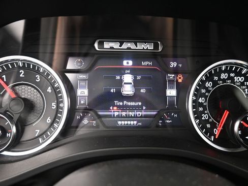 Used 2024 RAM 1500 Laramie image 24