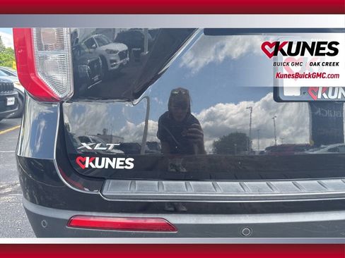 Used 2023 Ford Explorer XLT w/ Equipment Group 202A image 6