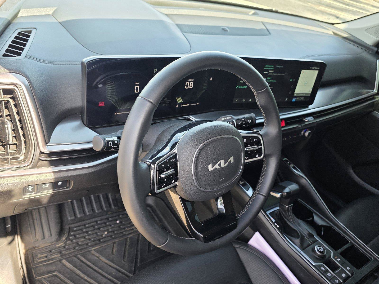 Used 2025 Kia Sorento EX w/ Panoramic Sunroof Package FWD image 11