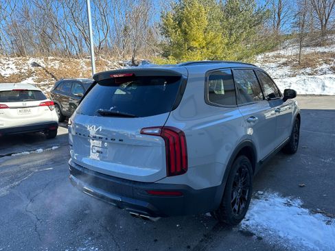 Used 2022 Kia Telluride EX w/ EX Premium Package image 5