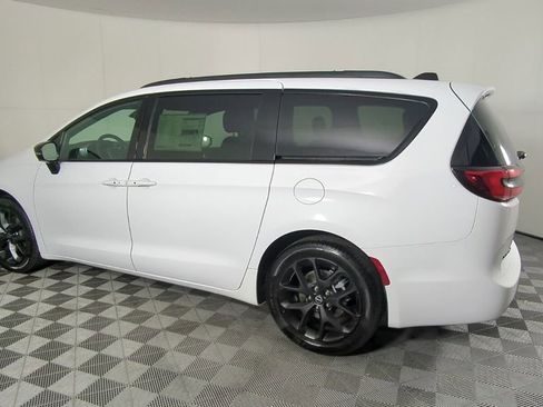 New 2026 Chrysler Pacifica Select w/ S Appearance Package image 7