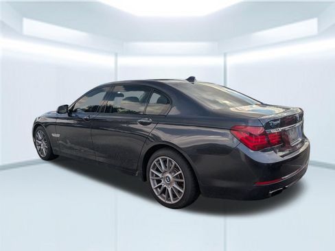 Used 2015 BMW 750Li RWD image 2