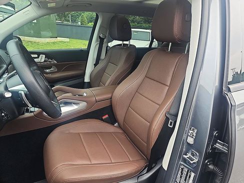 Used 2026 Mercedes-Benz GLS 450 4MATIC image 17