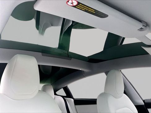 Used 2025 Tesla Model 3 Long Range RWD image 17