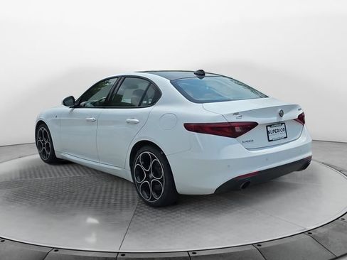 Used 2022 Alfa Romeo Giulia Ti AWD/4WD image 3
