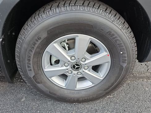 Used 2025 Mercedes-Benz Sprinter 2500 image 6