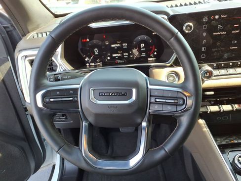 Used 2025 GMC Canyon Denali AWD/4WD image 17