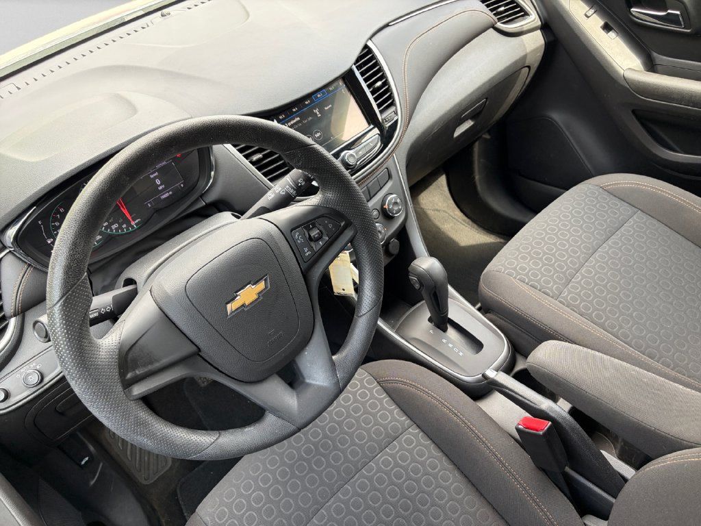 Used 2018 Chevrolet Trax LS AWD/4WD image 35