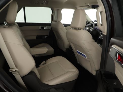 Used 2022 Ford Explorer Platinum w/ Equipment Group 601A AWD/4WD image 19