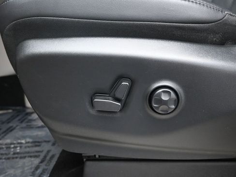 Used 2024 Chrysler Pacifica Limited FWD image 10