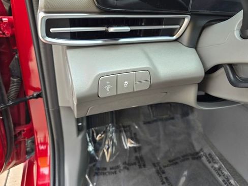 Used 2025 Hyundai Elantra SEL FWD image 23