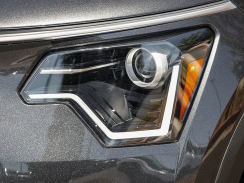 Used 2025 Kia Niro EX FWD image 8
