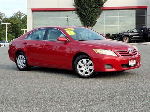 Used 2010 Toyota Camry LE FWD image 2