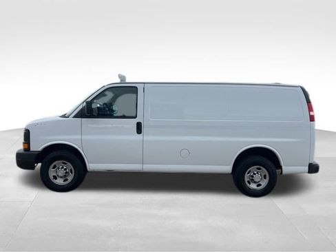 Used 2016 Chevrolet Express 2500 image 5
