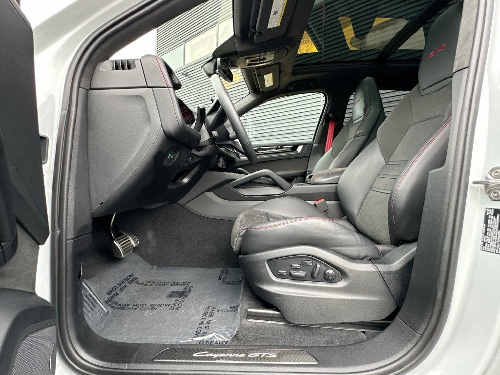 Certified 2025 Porsche Cayenne GTS AWD/4WD image 14