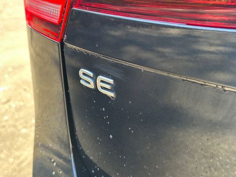 Used 2023 Volkswagen Tiguan SE image 39