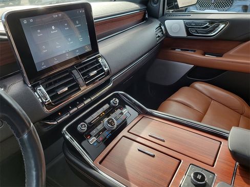 Used 2021 Lincoln Navigator L Reserve image 21