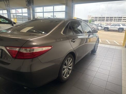Used 2015 Toyota Camry XLE w/ Moonroof Package image 16