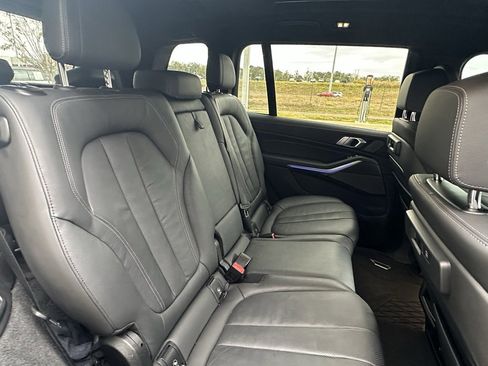 Used 2022 BMW X7 M50i image 8