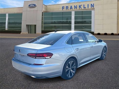 Used 2021 Volkswagen Passat 2.0T SE image 7