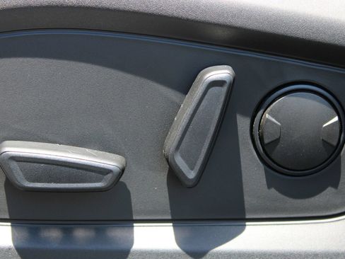 Used 2021 Ford Explorer Limited RWD image 6