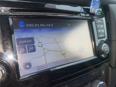 Used 2017 Nissan Rogue SL image 3