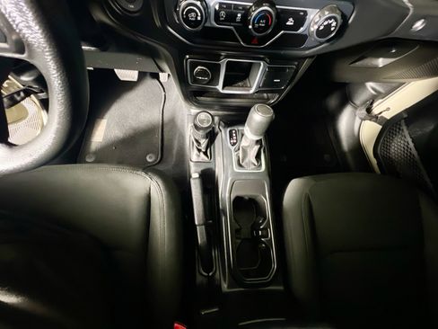Used 2020 Jeep Gladiator Sport AWD/4WD image 25