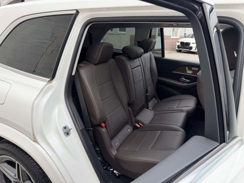 Used 2023 Mercedes-Benz GLS 450 4MATIC image 11