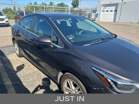 Used 2017 Chevrolet Cruze LT FWD image 24