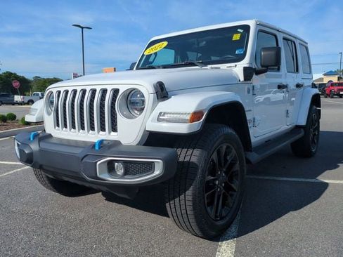 Used 2022 Jeep Wrangler Unlimited Sahara w/ Cold Weather Group AWD/4WD image 8