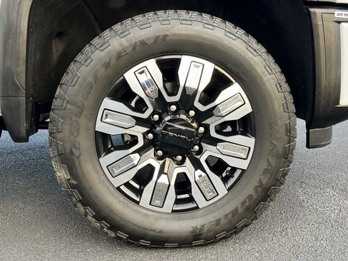 Used 2024 GMC Sierra 2500 Denali image 16