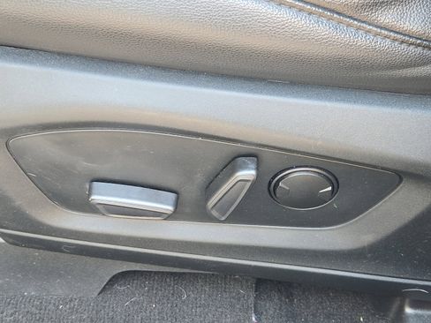 Certified 2022 Ford Explorer XLT w/ Equipment Group 202A image 11