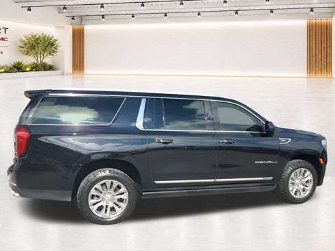 Certified 2023 GMC Yukon XL Denali AWD/4WD image 12