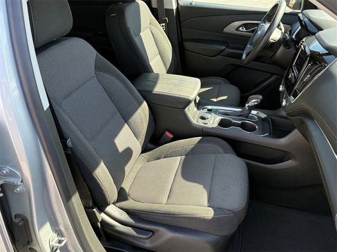 Used 2021 Chevrolet Traverse LS image 38