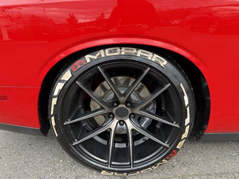 Used 2016 Dodge Challenger R/T Scat Pack w/ Leather Interior Group image 11