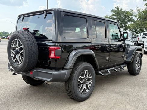 Used 2025 Jeep Wrangler Unlimited Sahara AWD/4WD image 8