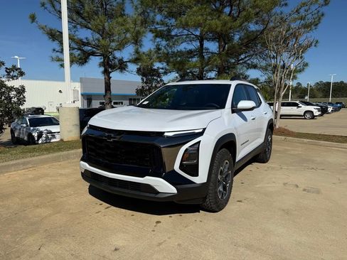 New 2026 Chevrolet Equinox ACTIV image 2