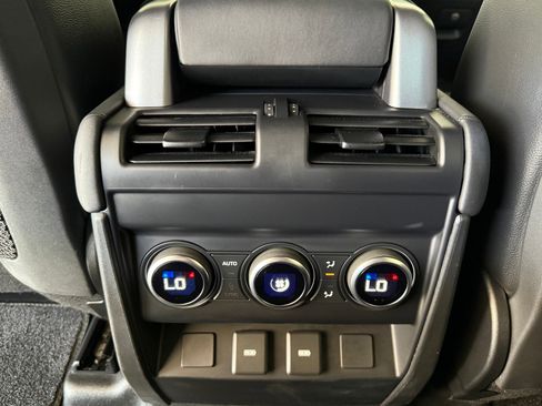 Certified 2024 Land Rover Defender 110 X-Dynamic SE image 30