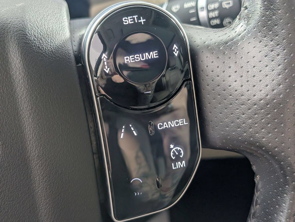 Used 2018 Land Rover Range Rover Sport HSE AWD/4WD image 17