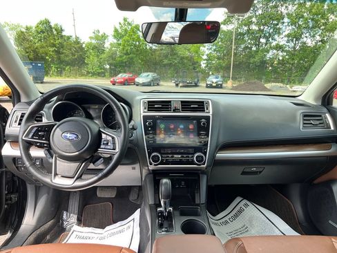 Used 2019 Subaru Outback 3.6R Touring AWD/4WD image 18