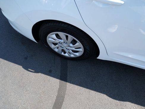 Used 2018 Hyundai Elantra SE FWD image 30