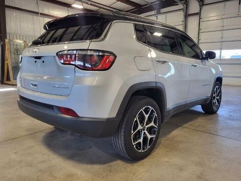 Used 2025 Jeep Compass Limited AWD/4WD image 5
