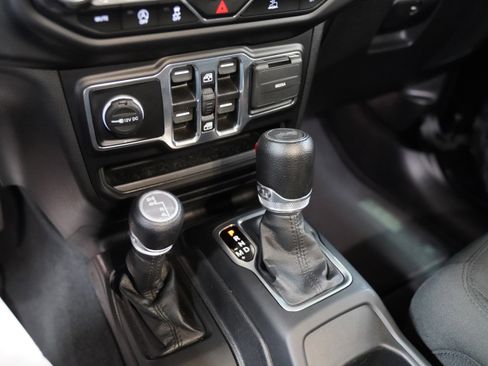 Used 2023 Jeep Wrangler Sport S image 19