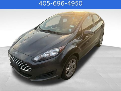 Used 2016 Ford Fiesta SE image 1