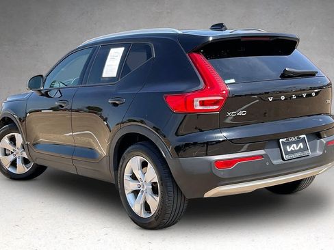 Used 2021 Volvo XC40 T5 Momentum w/ Climate Package AWD/4WD image 4