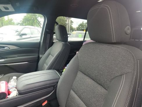 Used 2025 Chevrolet Traverse LT w/ Midnight/Sport Edition AWD/4WD image 5