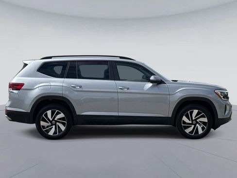 Used 2025 Volkswagen Atlas SE FWD image 2