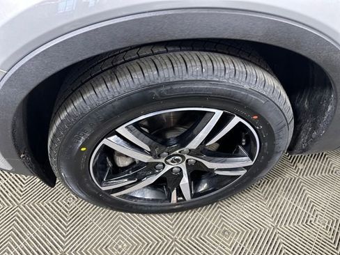 Used 2023 Volvo XC40 B5 Plus AWD/4WD image 10