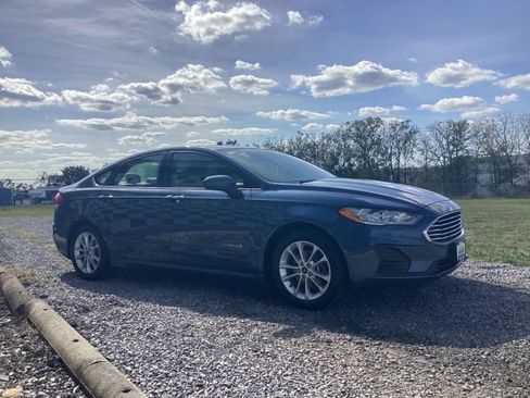 Used 2019 Ford Fusion SE FWD image 6